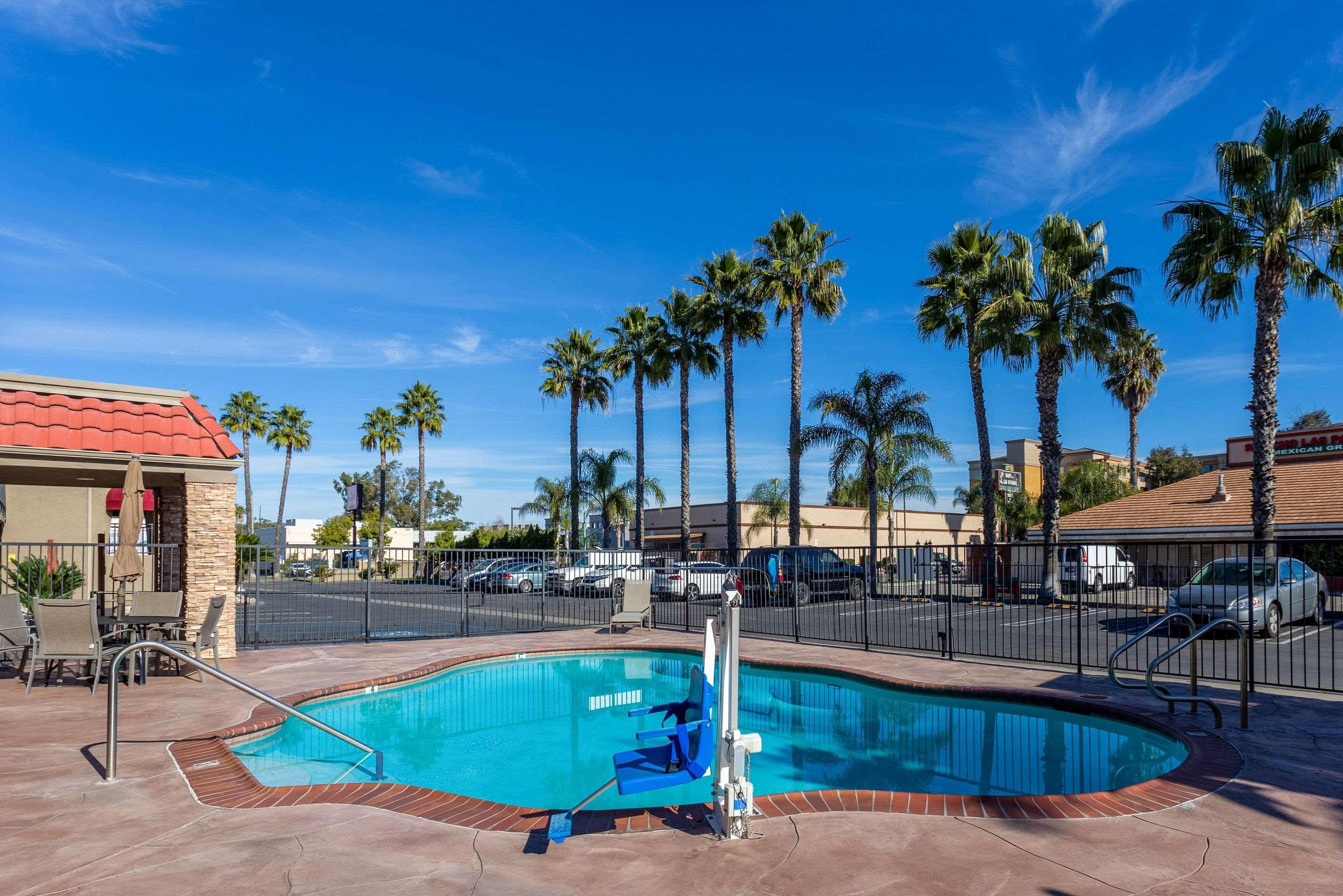 Econo Lodge Inn & Suites Escondido Downtown Exterior foto